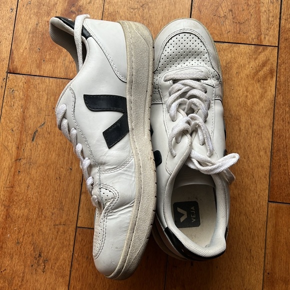 Veja V-10 sneakers - Picture 2 of 3